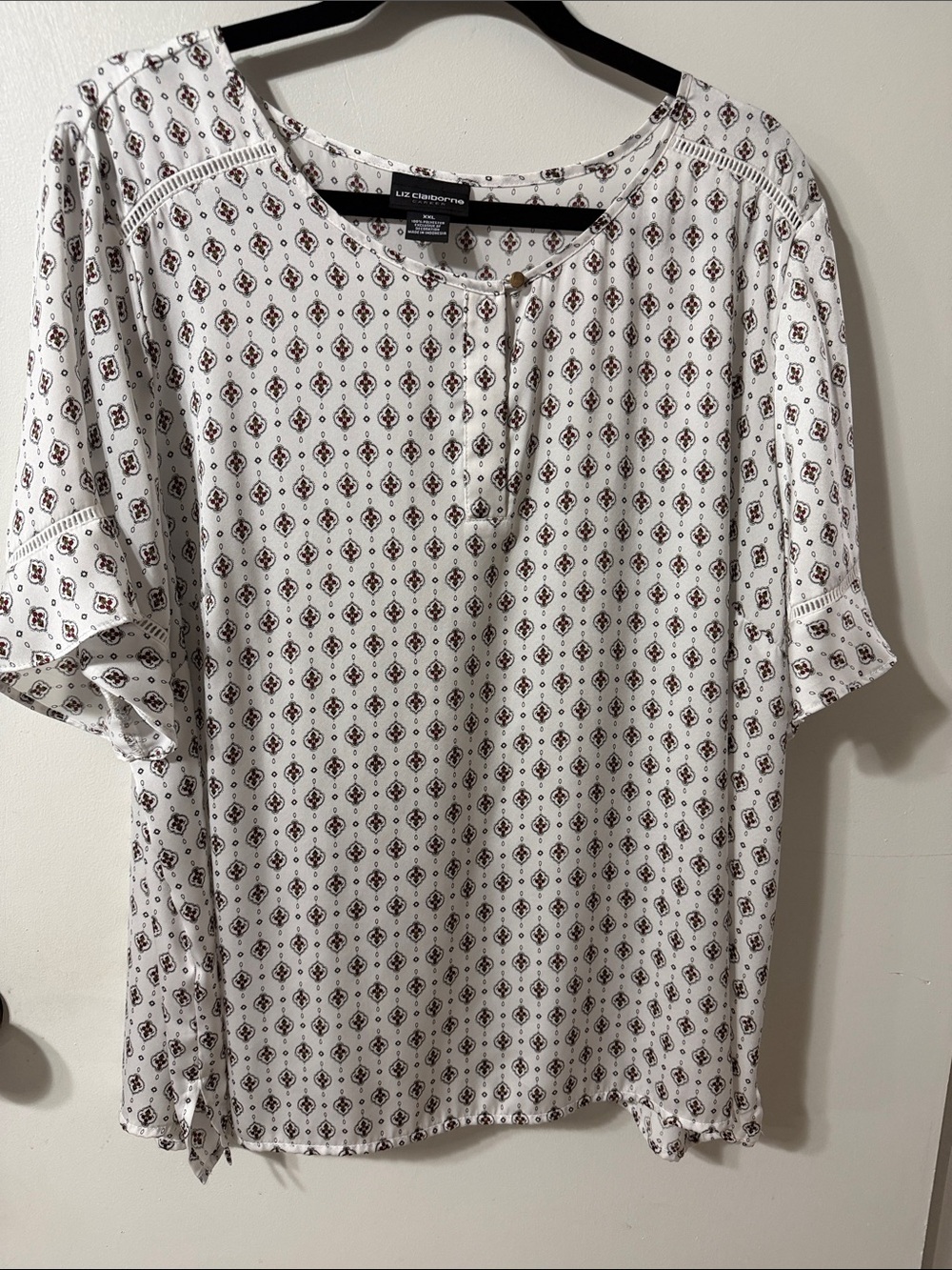 Liz Claiborne White Short-Sleeve Shirt with Brown Geometric Print